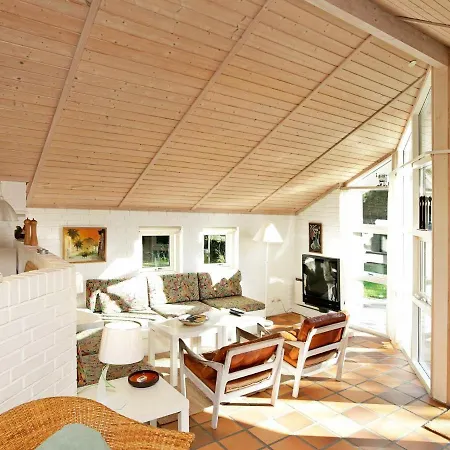 Dom wakacyjny Five-bedroom Holiday In 1 *