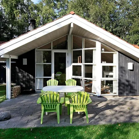 Five-bedroom Holiday In 1