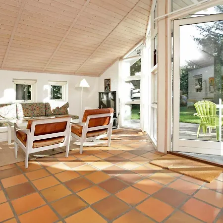 Dom wakacyjny Five-bedroom Holiday In 1 *