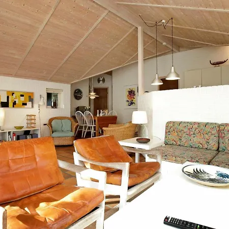 Dom wakacyjny Five-bedroom Holiday In 1 Nordenbro Vesteregn